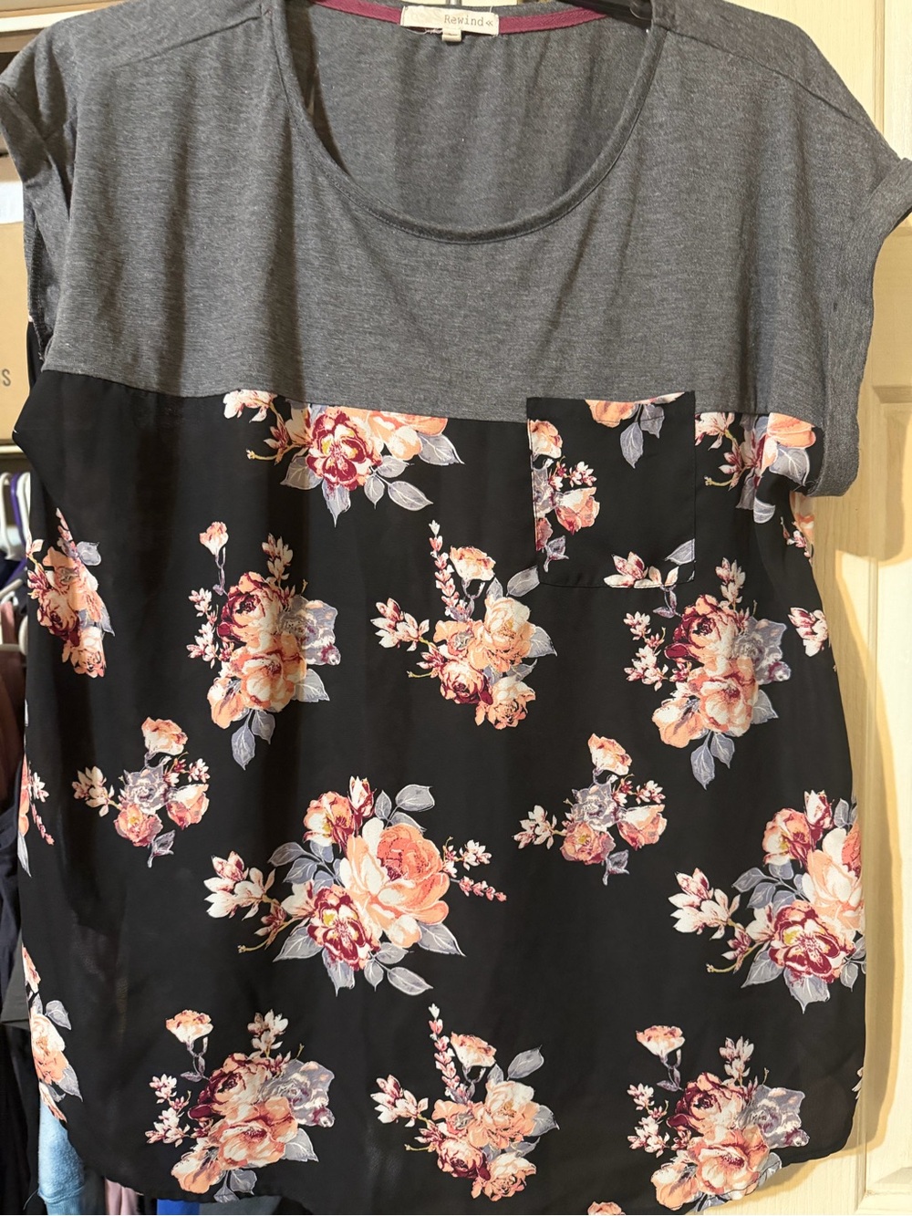 Rewind Gray & Black Floral Short Sleeve Top